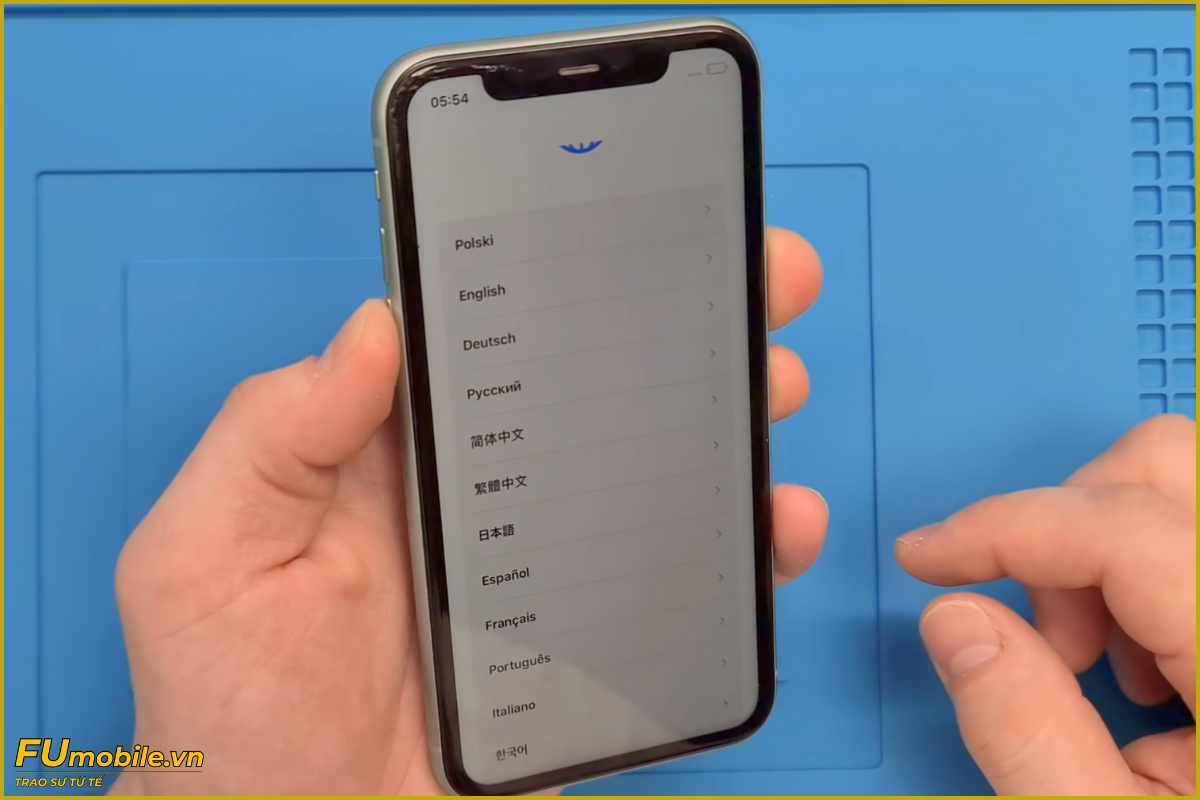 iPhone 11 nứt vỡ mặt kính