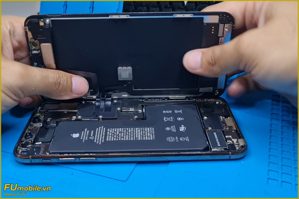 iPhone 11 Pro Max pin chai, dung lượng thấp cần thay mới