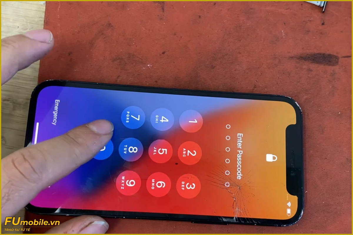 iPhone 12 Mini nứt vỡ mặt kính