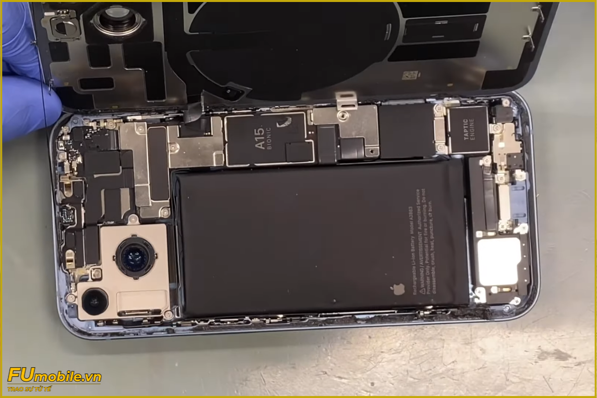 iPhone 14 Plus pin chai phù cần thay mới