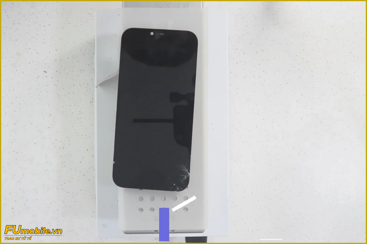 iPhone 16e nứt bể mặt kính màn hình cần thay mới