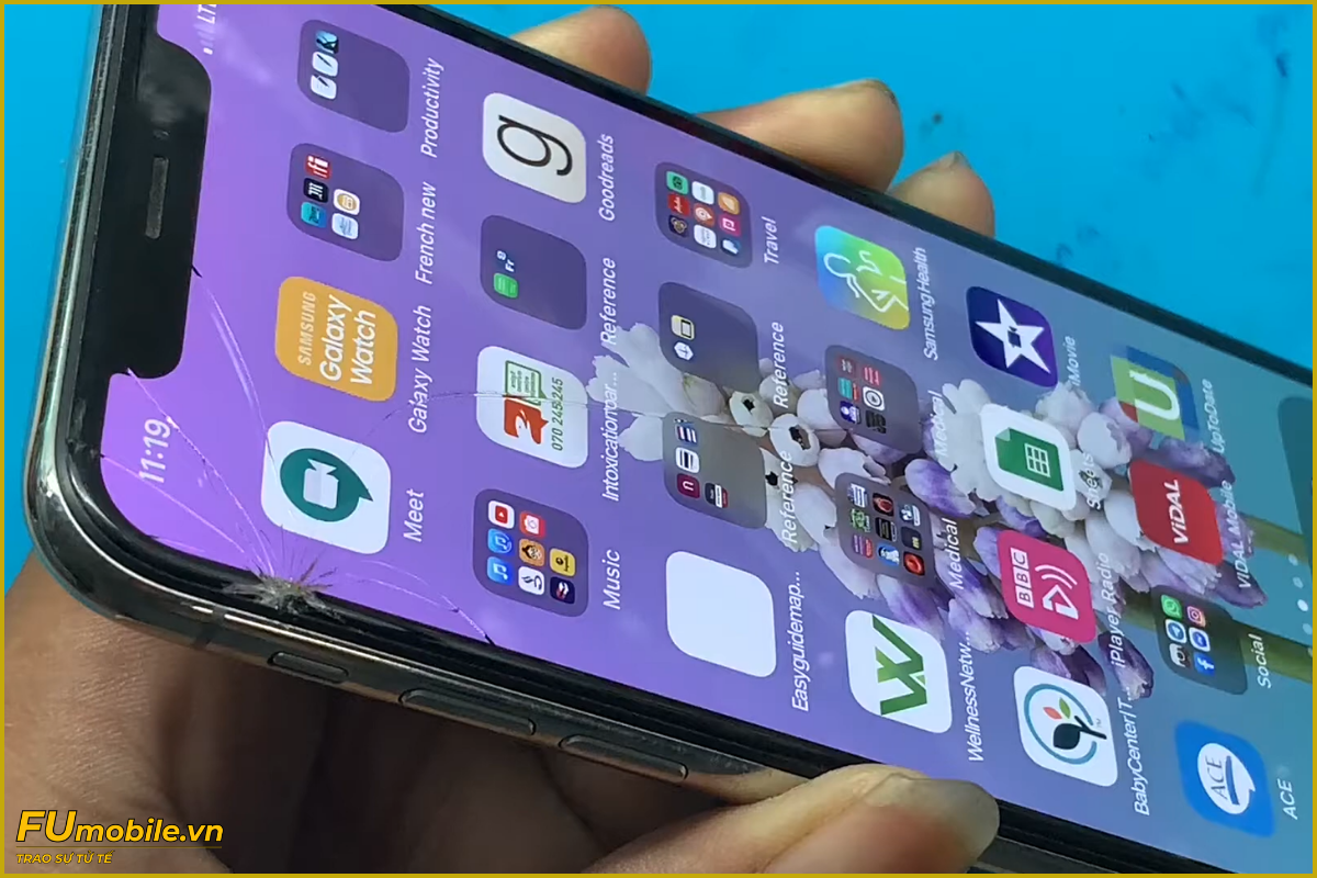 iPhone X nứt vỡ mặt kính