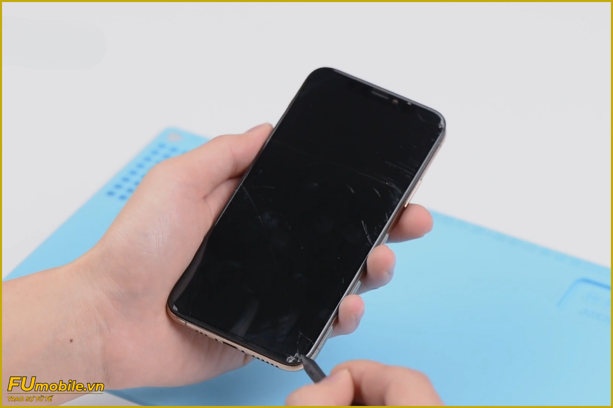 iPhone XS Max nứt vỡ mặt kính