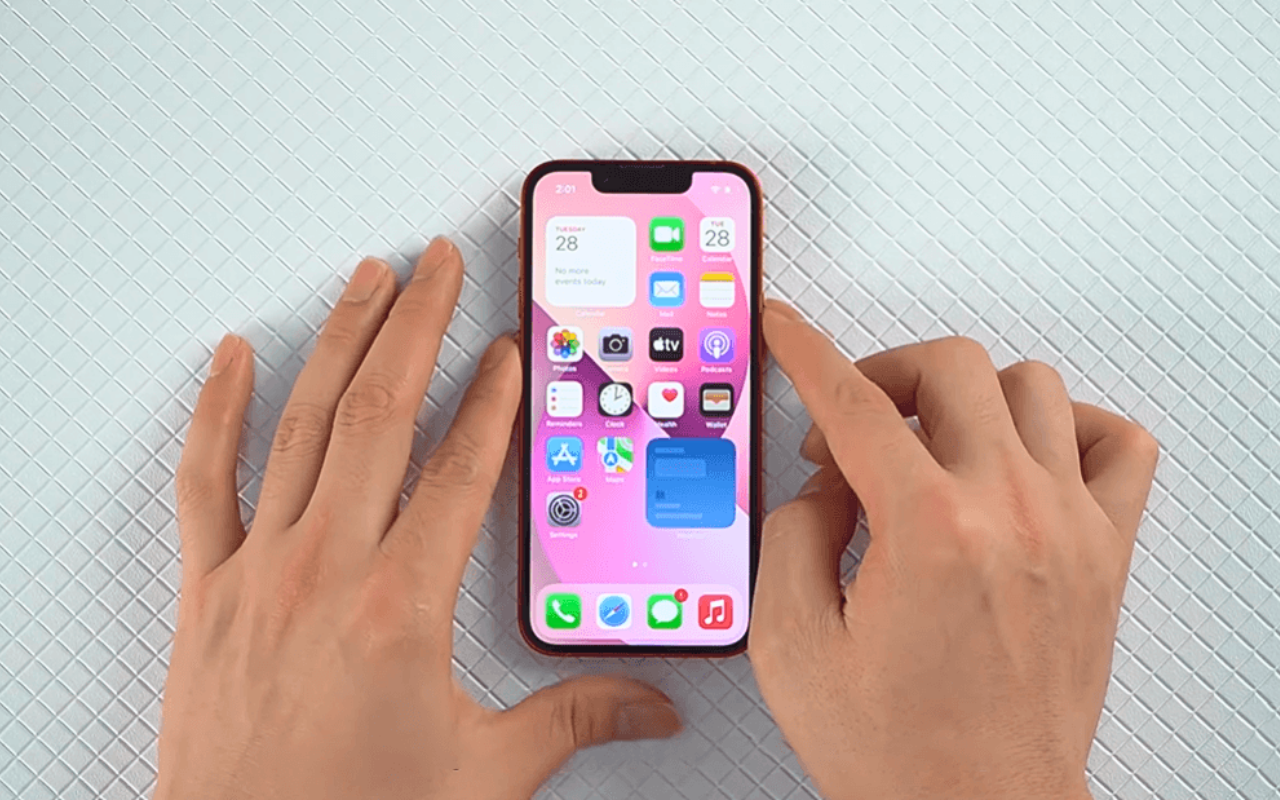 Kính iP 13 Mini tại FUMobile