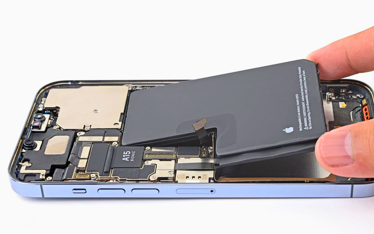 Pin iP 13 Pro tại FUMobile