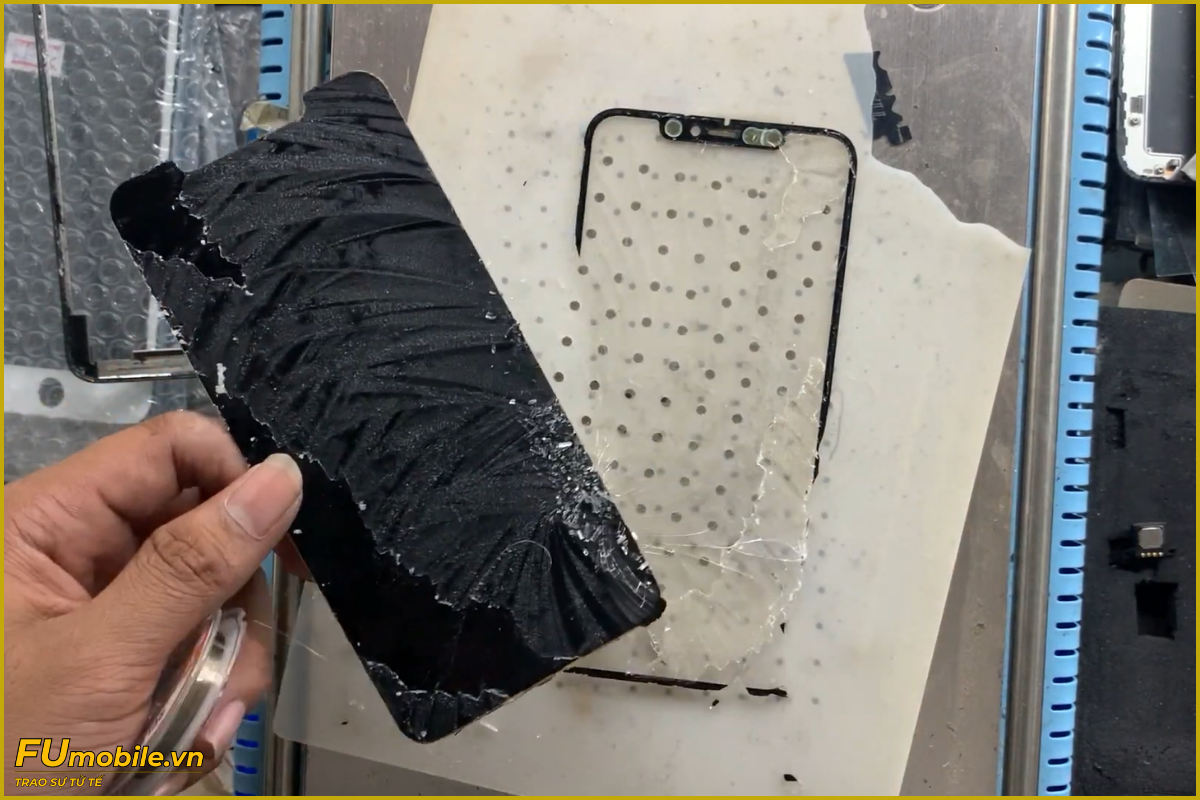 Quy trình ép kính iPhone 11 Pro