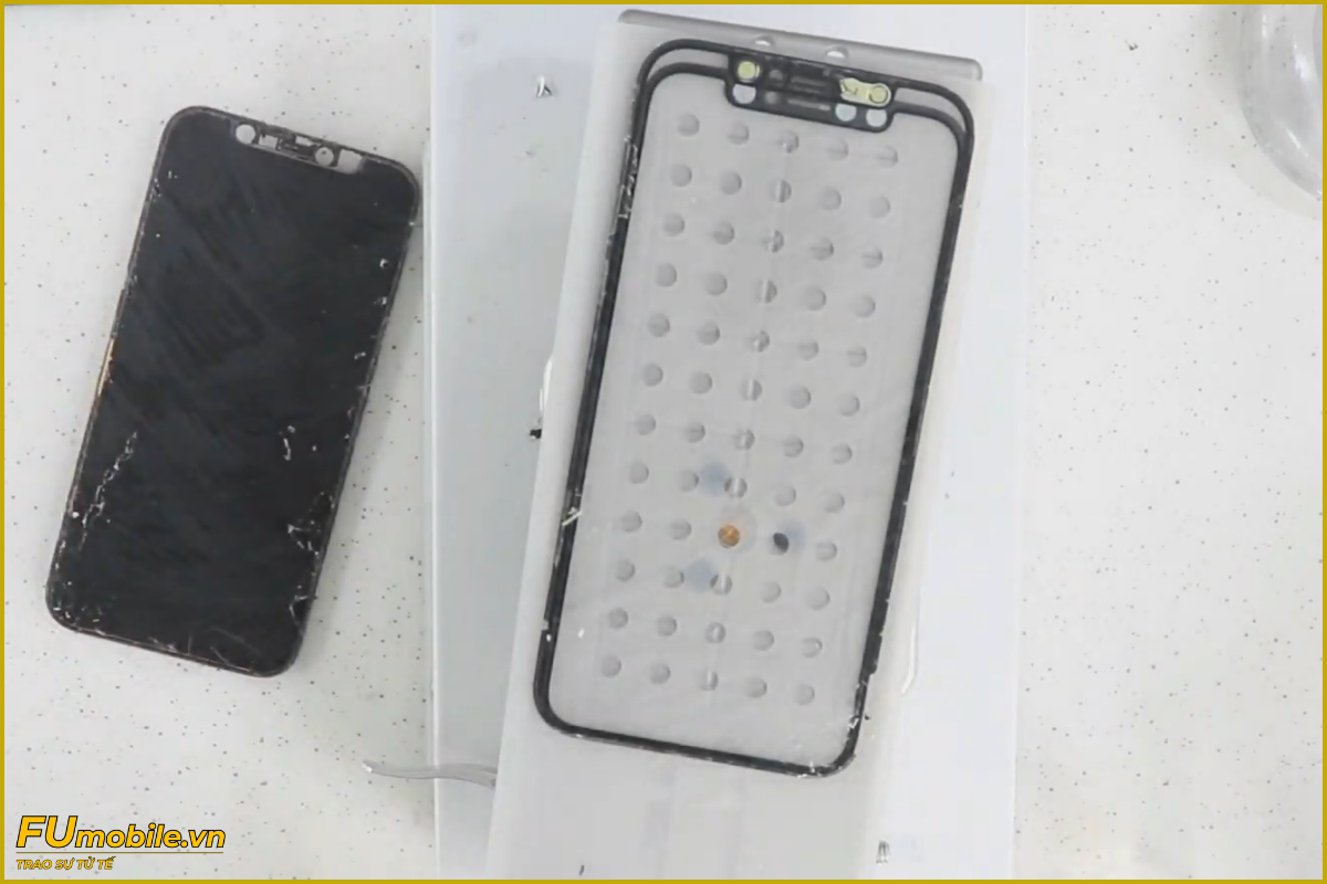 Quy trình ép kính iPhone 16e