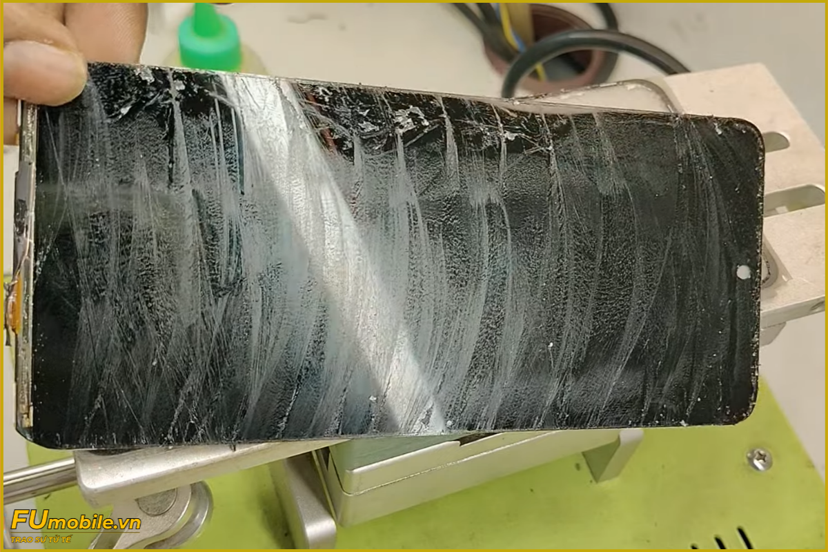 Quy trình ép kính Realme C75X chuyên nghiệp