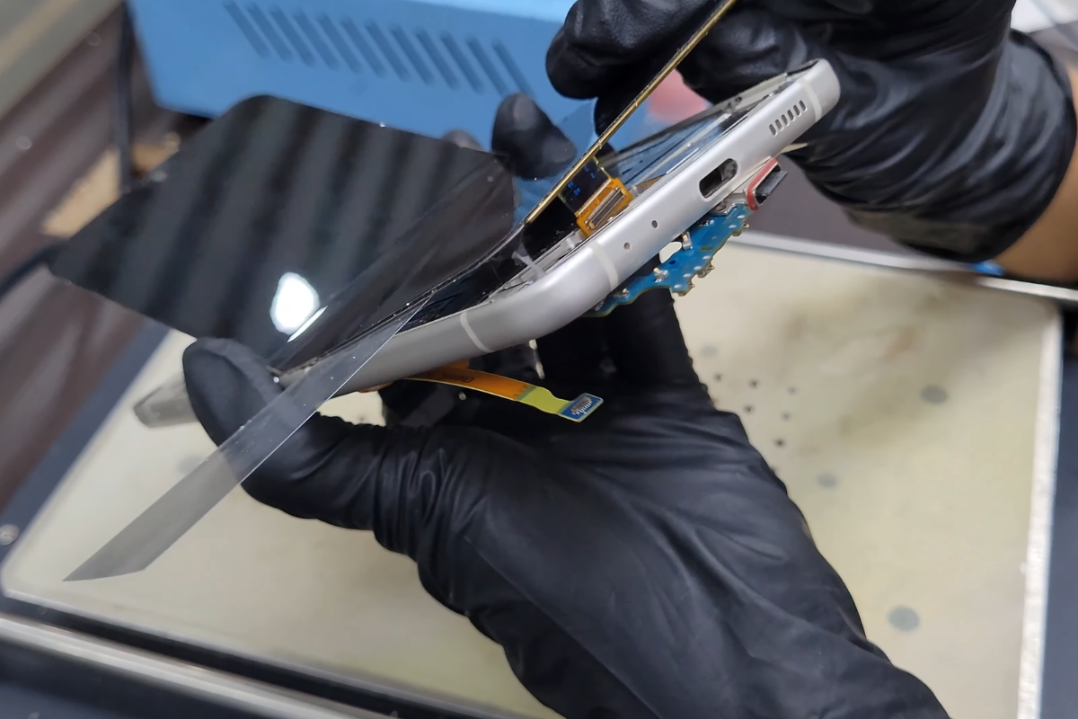 Quy trình ép kính Samsung Galaxy Z Flip