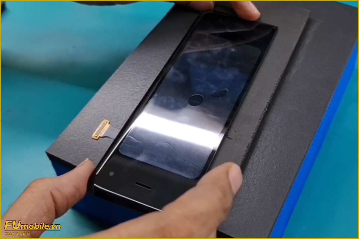 Quy trình ép kính Samsung Galaxy Z Fold