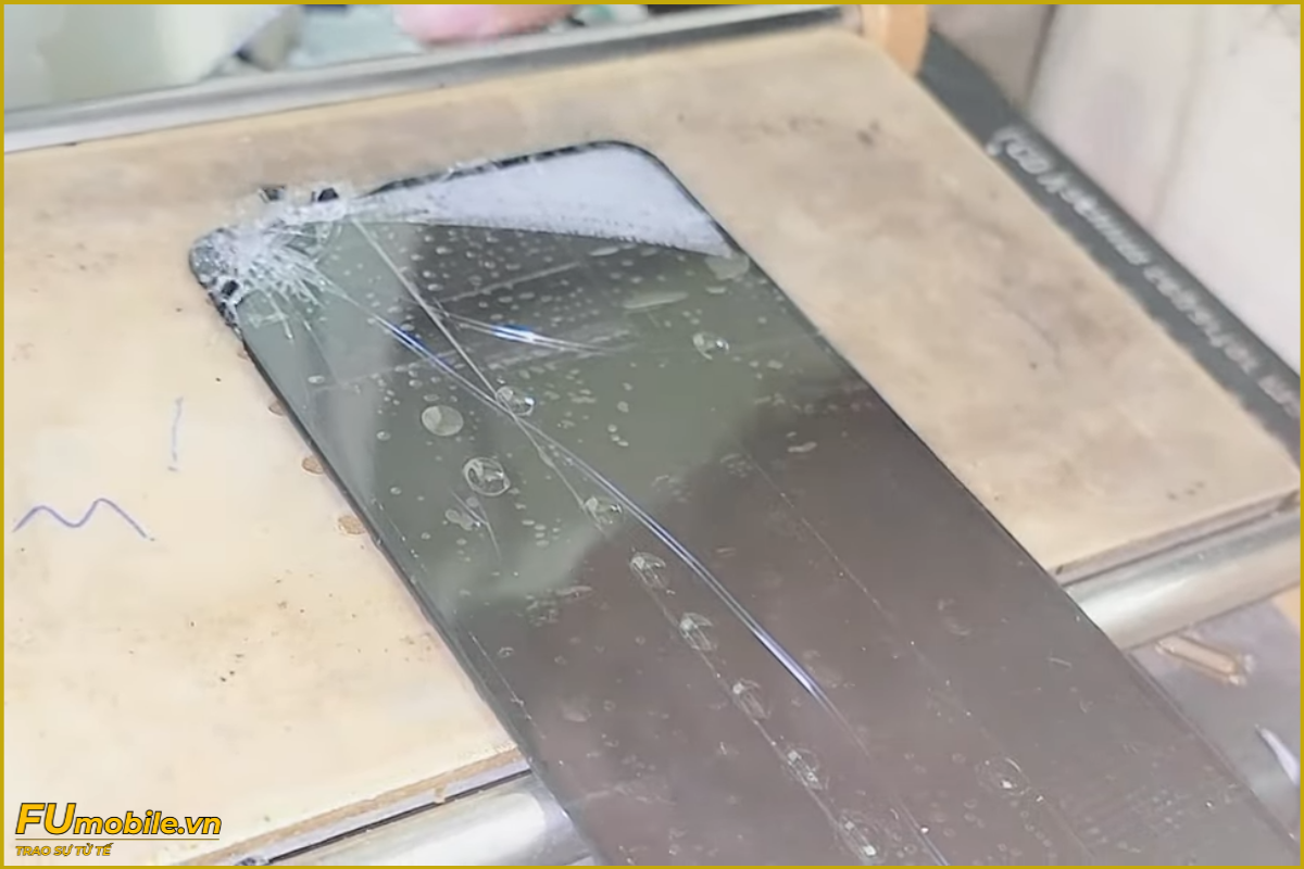 Quy trình ép kính Xiaomi 14 Pro