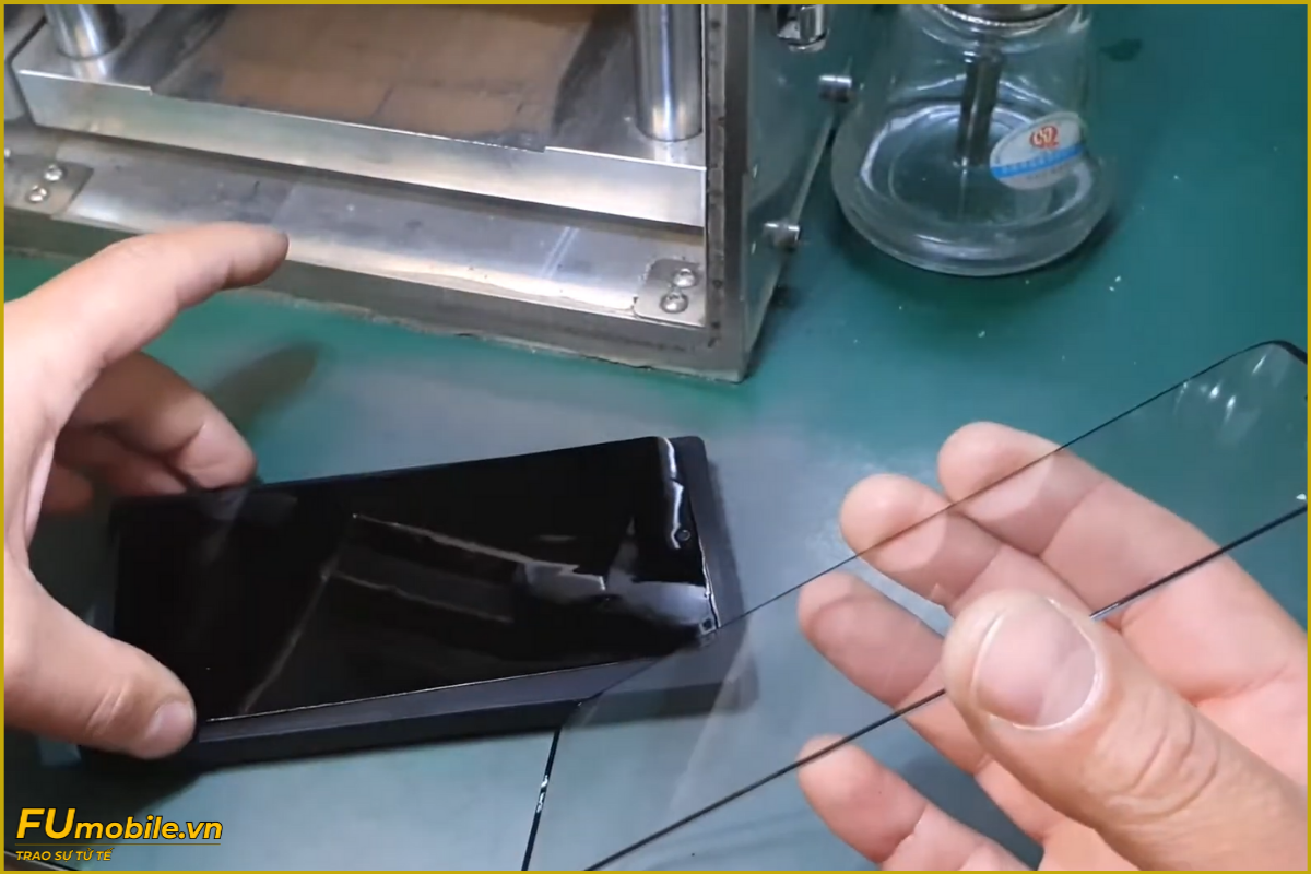 Quy trình thay ép kính Samsung Galaxy S22 Plus