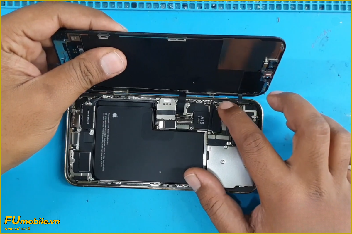 Quy trình thay màn hình iPhone 13 Pro Max