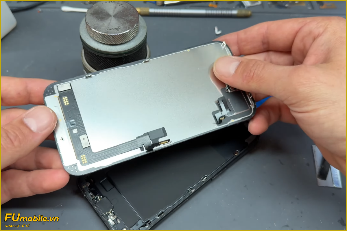 Quy trình thay màn hình iPhone 16 Plus