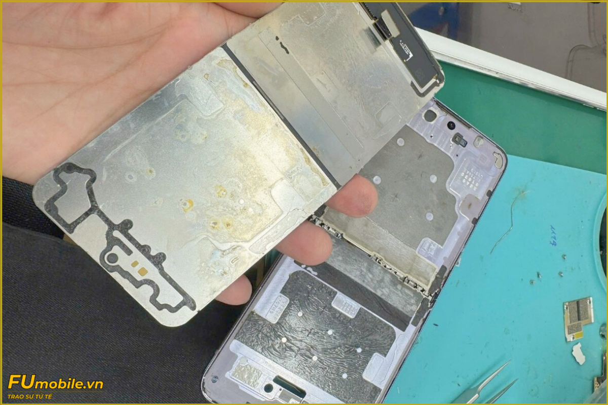 Quy trình thay màn hình Samsung Galaxy Z Flip7