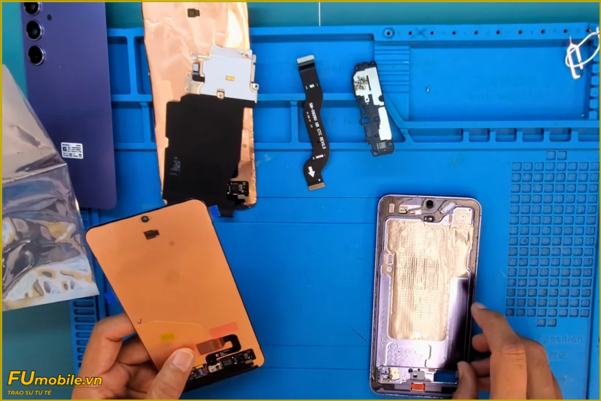 Quy trình thay màn hình Samsung S24 Plus