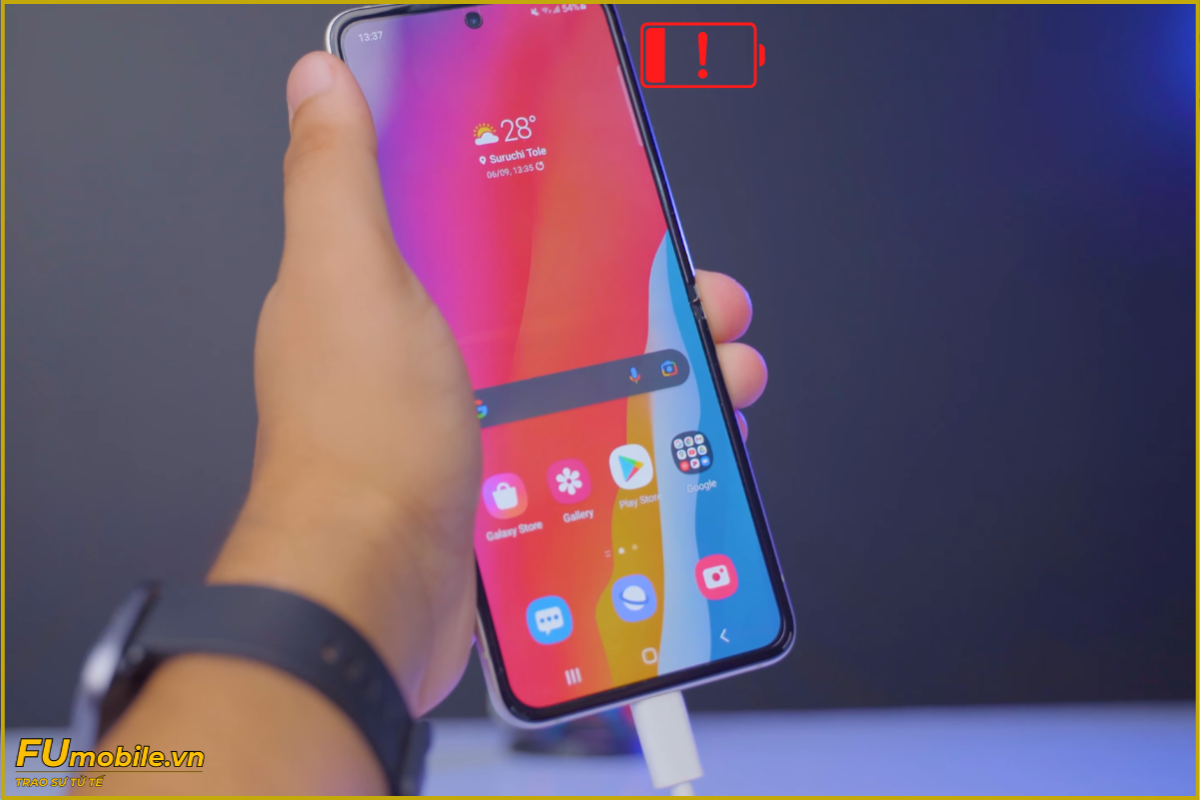 Samsung Z Flip 3 pin lỗi, sạc không vào pin