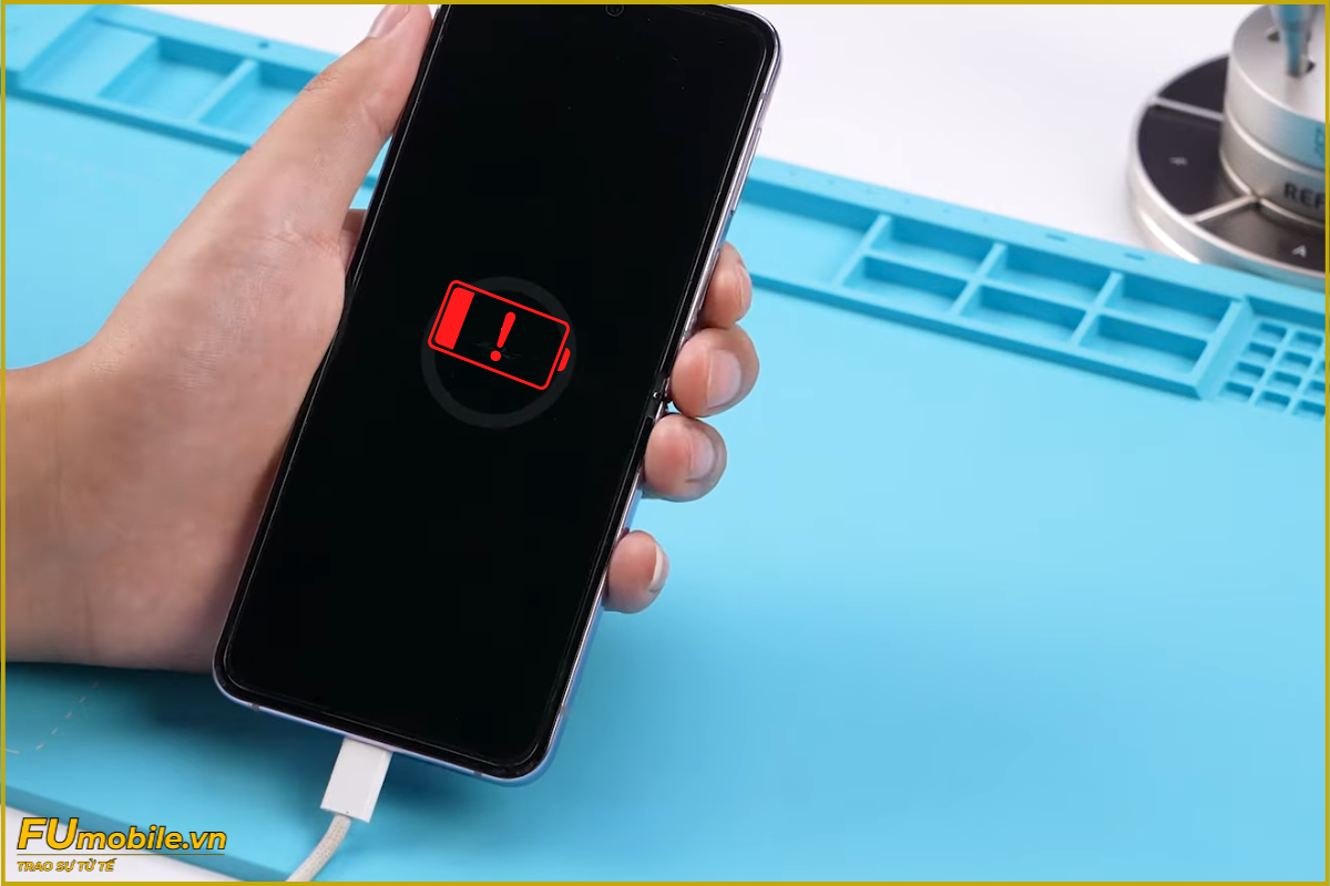 Samsung Z Flip 4 pin chai, sạc không vào pin