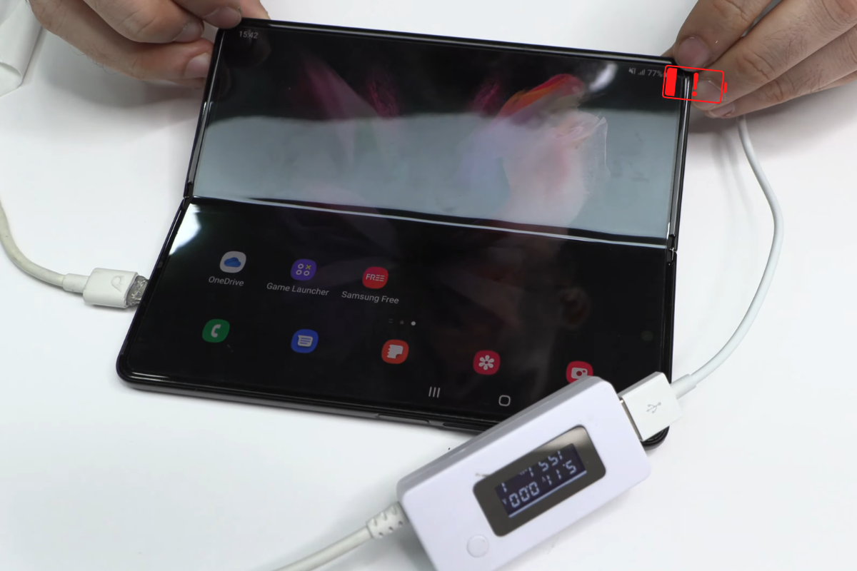 Samsung Z Fold 3 pin chai, sạc không lên phần trăm